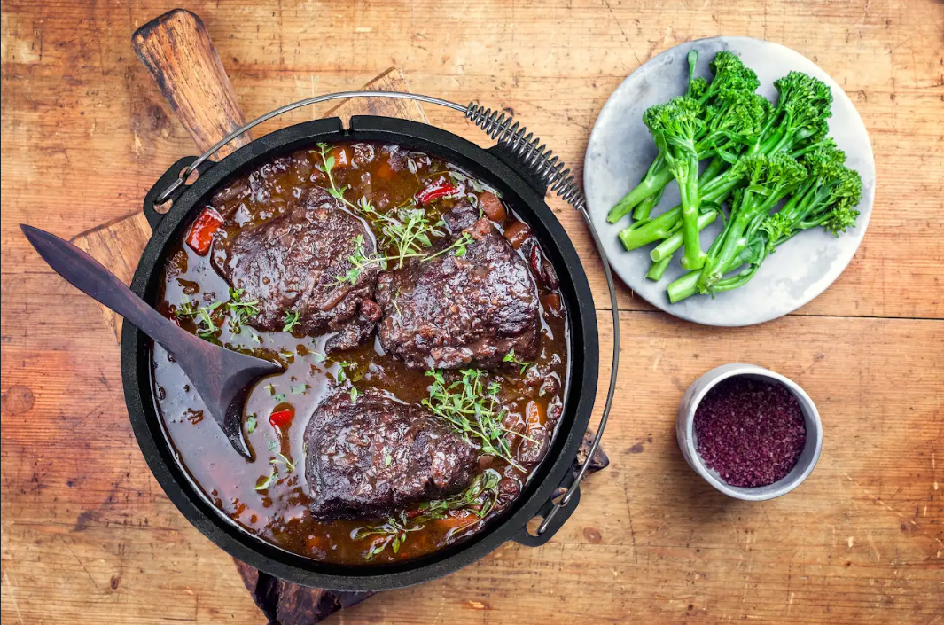 "Unwiderstehlich süß und herzhaft – Cola-Fleisch im Gusseisentopf!"