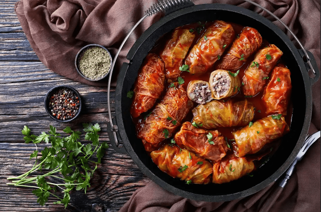 "Deftige Kohlrouladen mit Hackfleisch und Reis – Ein Klassiker neu entdeckt!" - Gusskönig