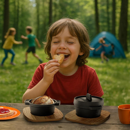 GUSSKÖNIG Mini Gusseisen Brotbackform Set – [6x, 4x] 300ml Brotbacktopf mit Deckel4X mit HolzuntersetzerGusskönig